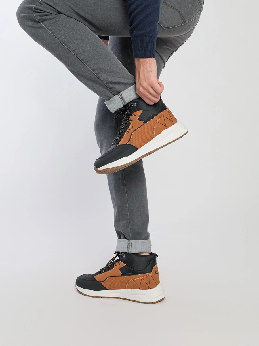 Ботинки коричневого цвета со шнуровкой